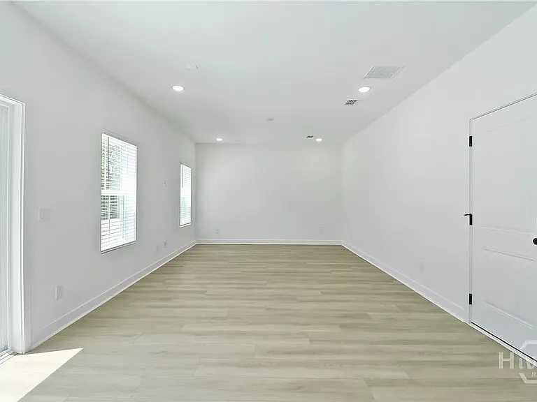 176 Kingswood Cir — Photo 5