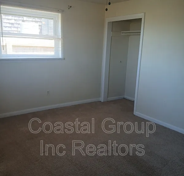 906 W Ocean View Ave — Photo 6