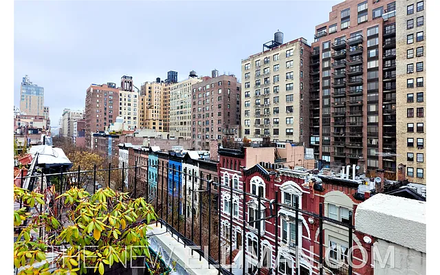 Sold by Douglas Elliman | media 16