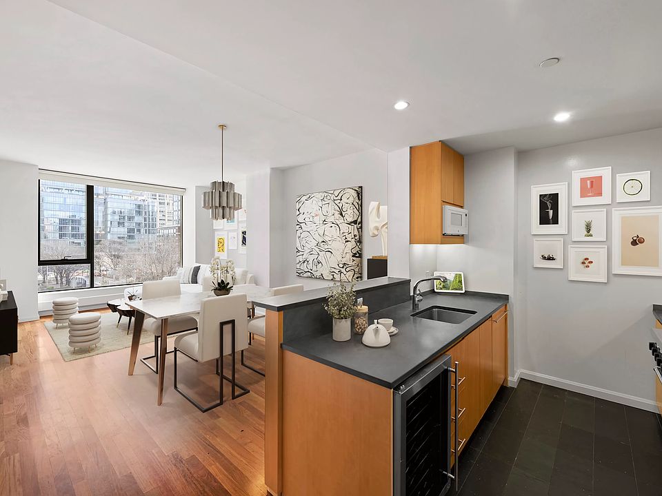 1st image of 255 Hudson St APT 5A