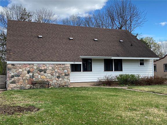 4th image of 733 Maple Street
