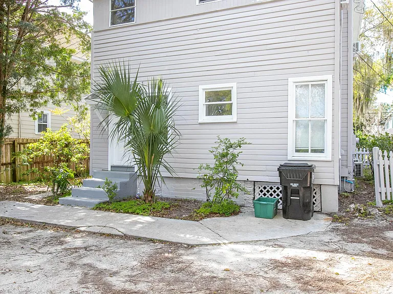 135 N Clara Ave — Photo 4