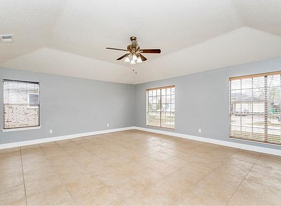 3rd image of 3009 Sherwood Dr