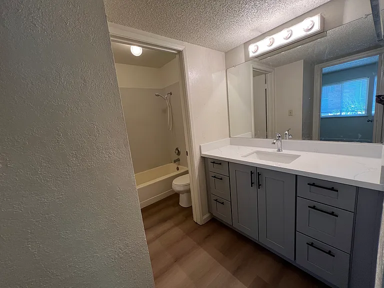 5556 Keoncrest Cir #1 — Photo 3