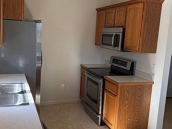 4th image of 1019 Sweeney St