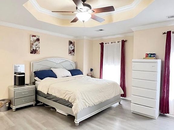 5th image of 10 Peppermint Dr