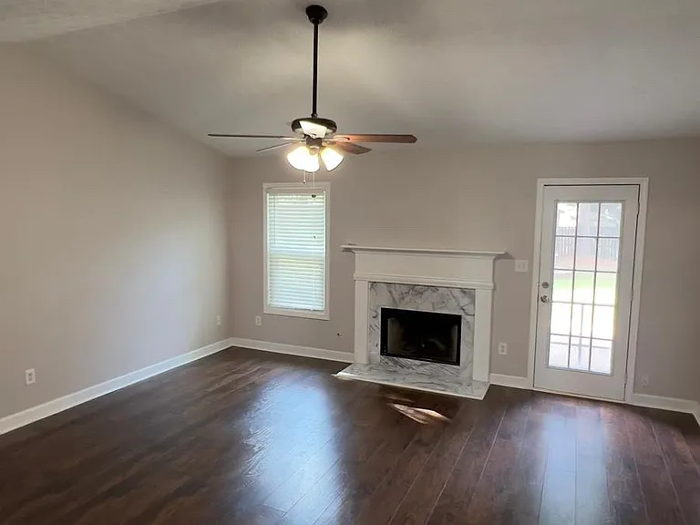 920 Grace Dr — Photo 4