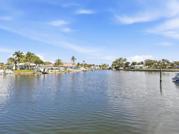 6537 Cape Hatteras Way NE APT 4, Saint Petersburg, FL 33702