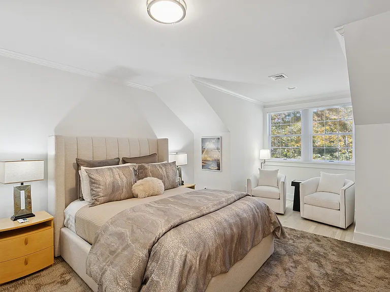 64 Three Mile Harbor Dr — Photo 19