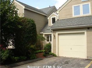 105 Courtyard Ln, Mansfield, CT 06268