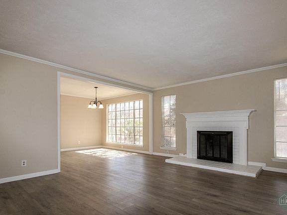 4th image of 2321 Fannin St