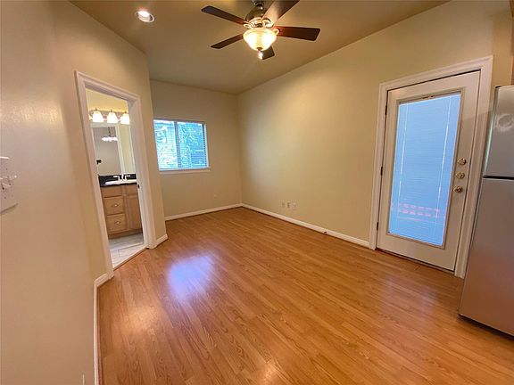 4th image of 5502 Evans Ave #B