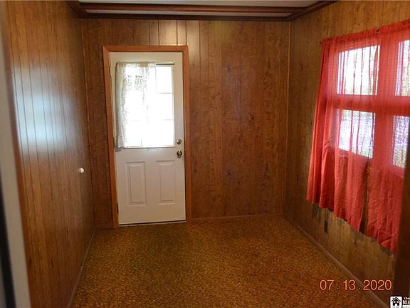 5th image of 129 Lake Shore Dr W