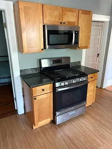 3 bed, 1.0 bath, 1000 sqft, $2,750 — Photo 2