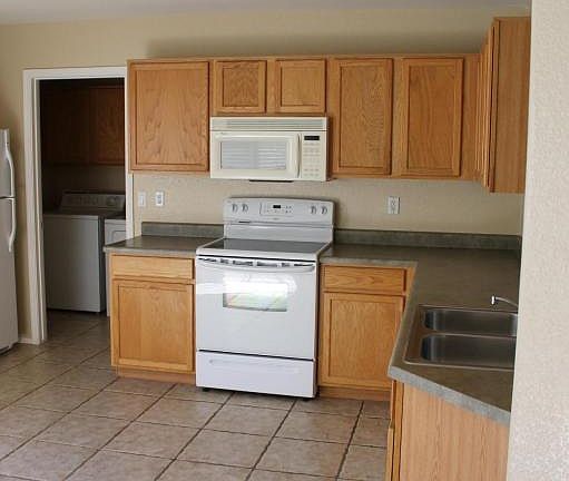 4th image of 1094 E Monteleone St