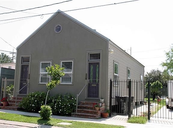4th image of 8618 Zimpel St