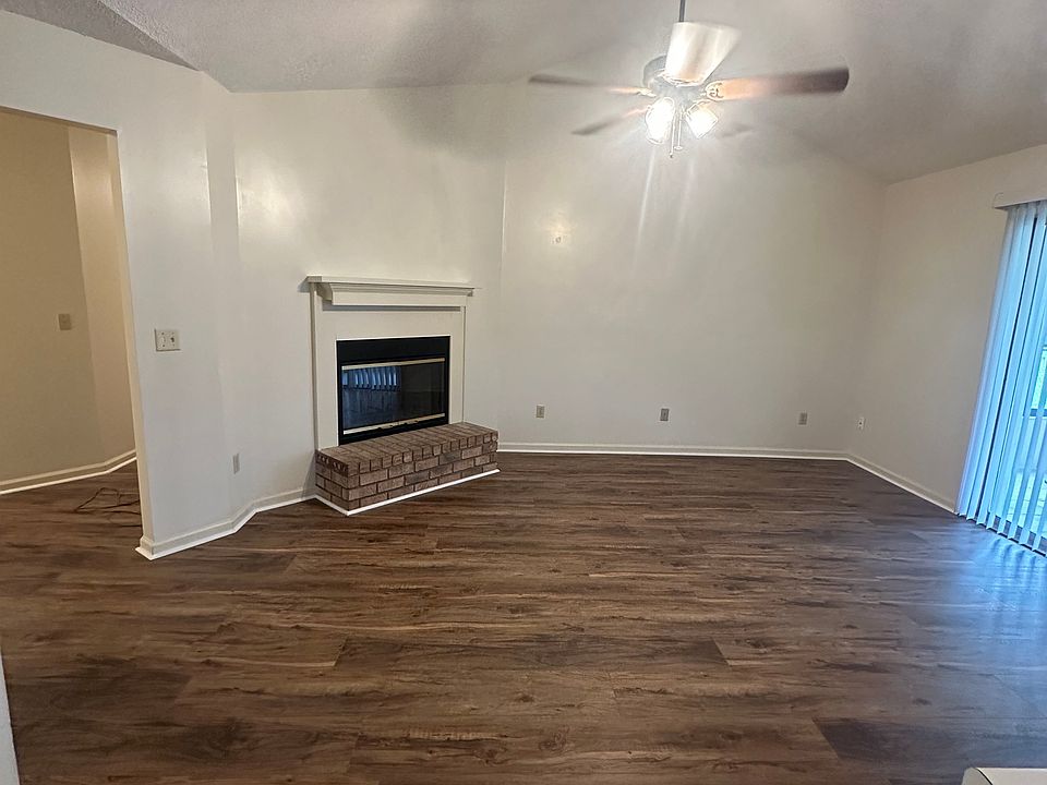 1st image of 823 Lost Grove Ln