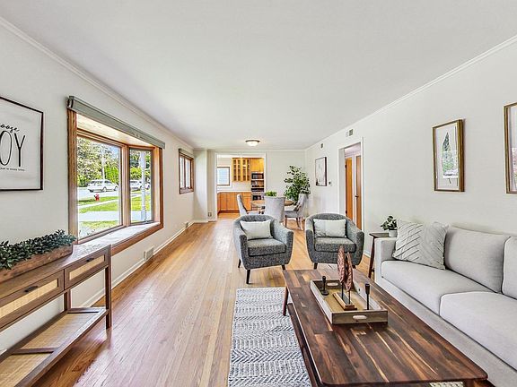 4th image of 801 E Oakton St