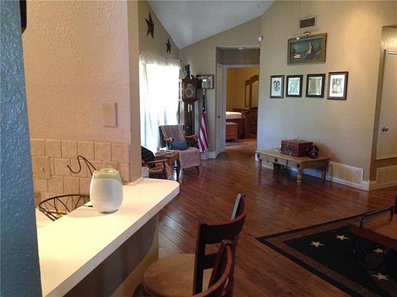 13232371_3