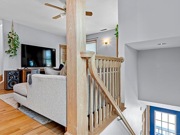 5th image of 5 Cove Ave #B