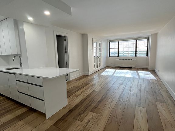 4th image of 330 W 58th St APT 7F