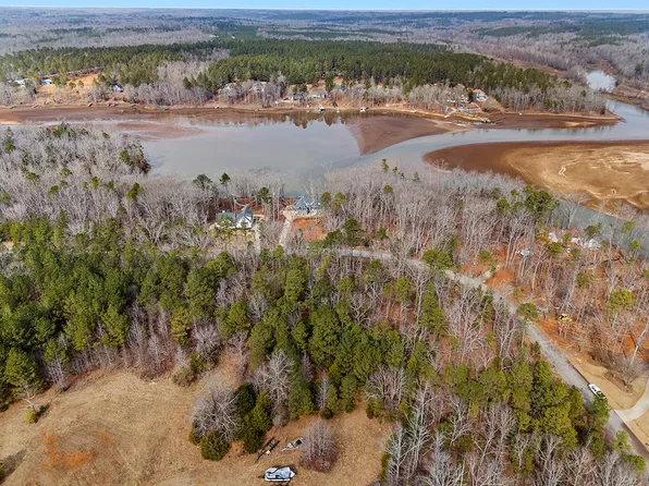 410 Terrapin Pointe Rd, Hodges, SC 29653