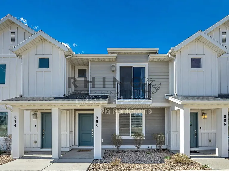 880 N Herman Dr — Photo 1