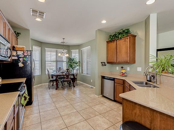 5th image of 37936 W San Capistrano Ave