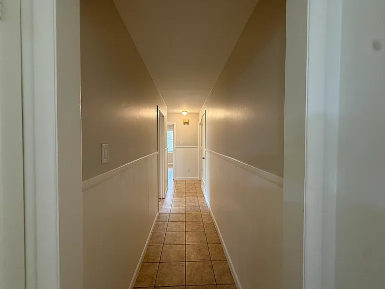 1915 Fairfax Dr — Photo 9