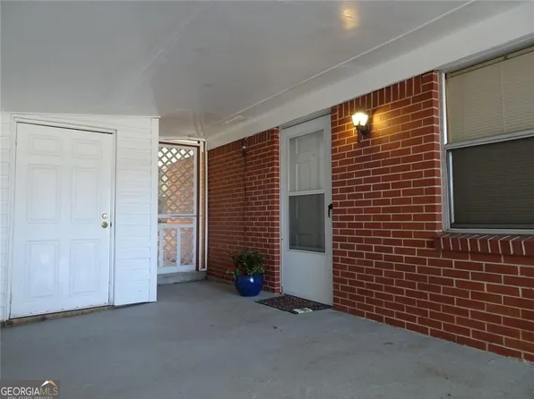 283 Lake Dr, Doraville, GA 30340