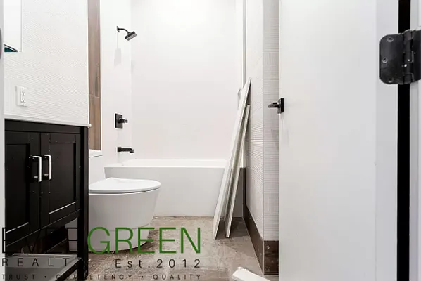 Rented by Greenrock Management | media 20