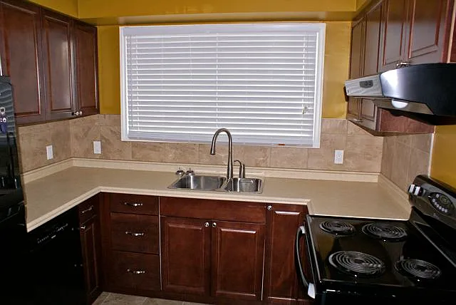 3 Bed 3 Bath Fully Finished Dbl Garage Delwood Edmonton — Photo 3