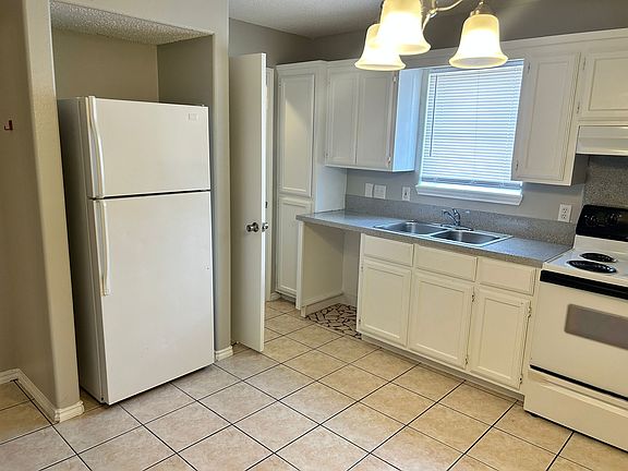 4th image of 2302 W Elisa Ln #7