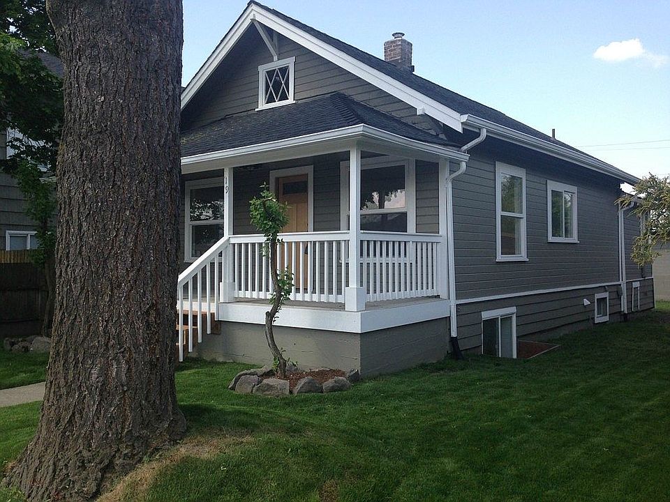1st image of 119 10th St SE