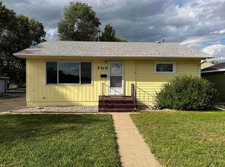 709 11th Ave SE, Minot, ND 58701