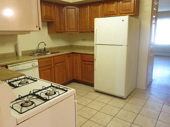 3rd image of 1115 Holiday Ln APT 7