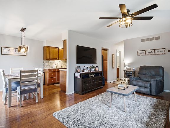 4th image of 15720 Cambridge Dr