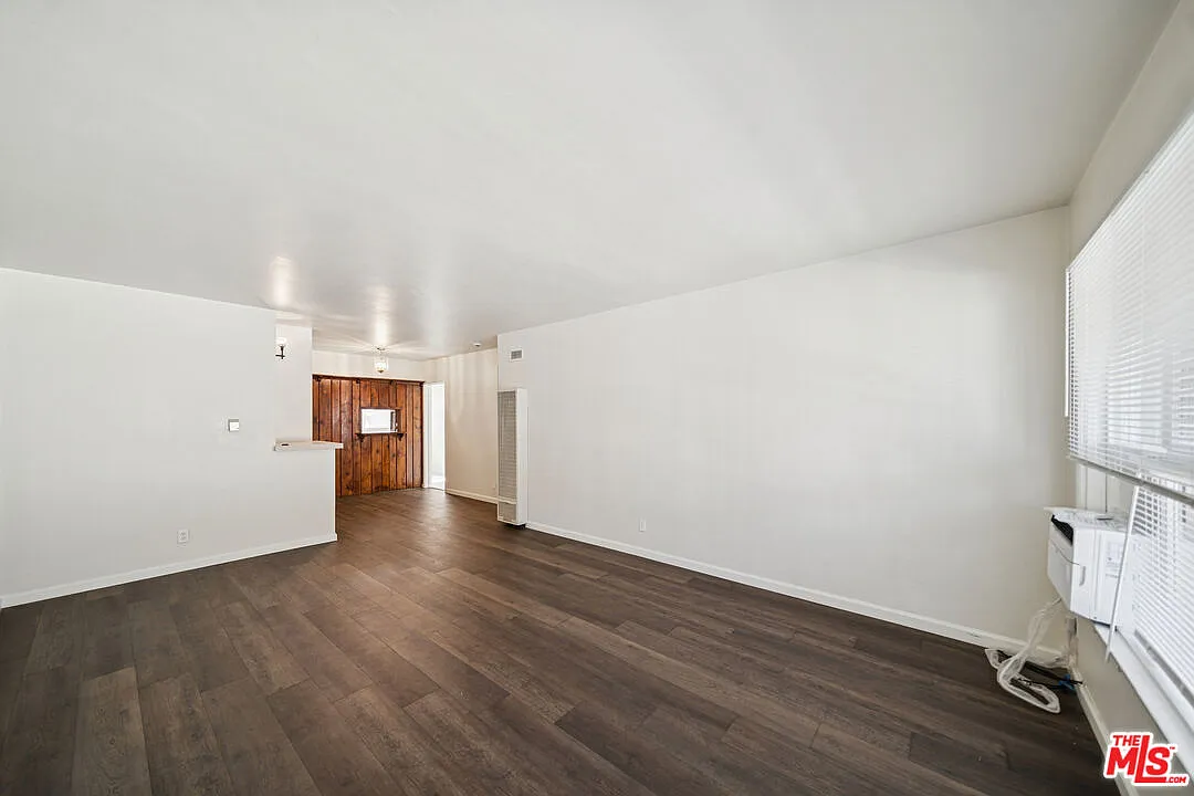 Building Photo - 5319 Vantage Ave #5