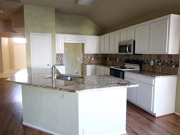 5th image of 7000 Chateau Dr