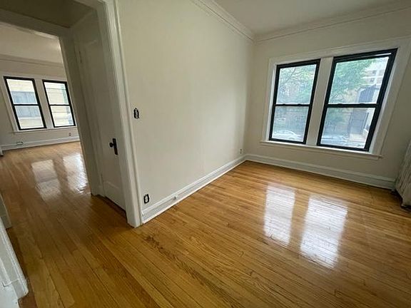 5th image of 3929 N Pine Grove Ave #1W