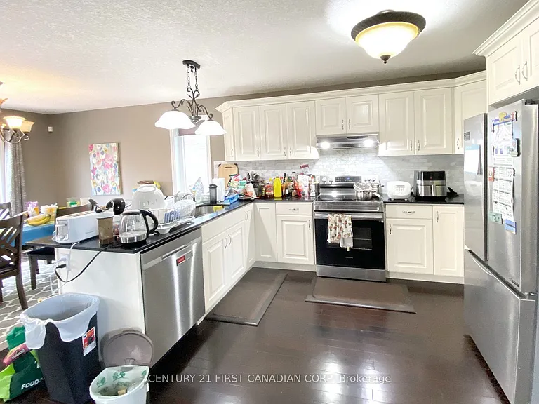 858 Roulston St — Photo 3
