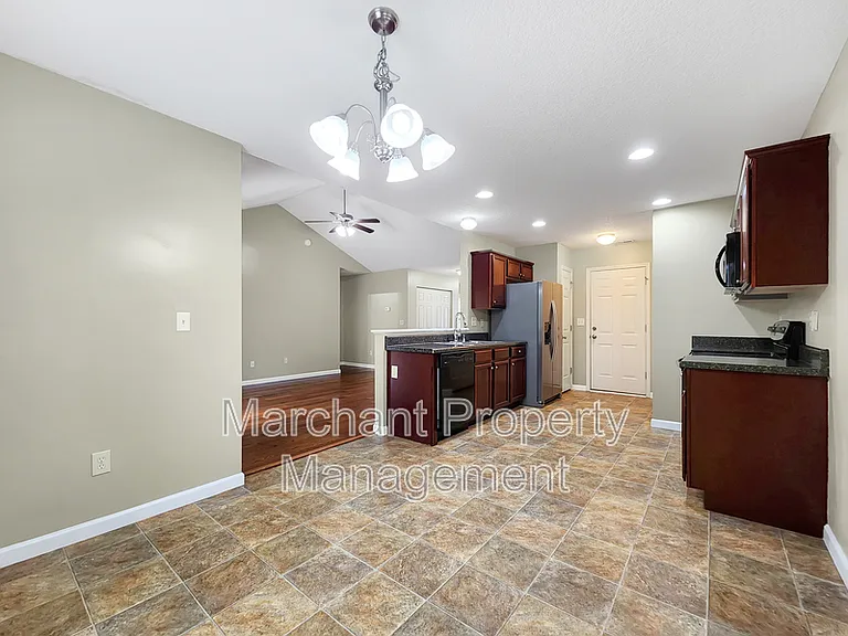 657 Chartwell Dr — Photo 9