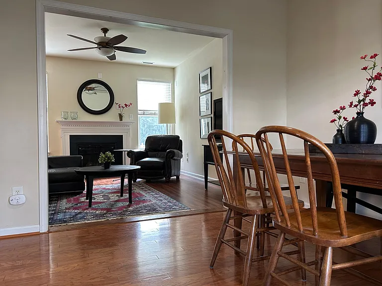 1906 Pear Tree Ln — Photo 8
