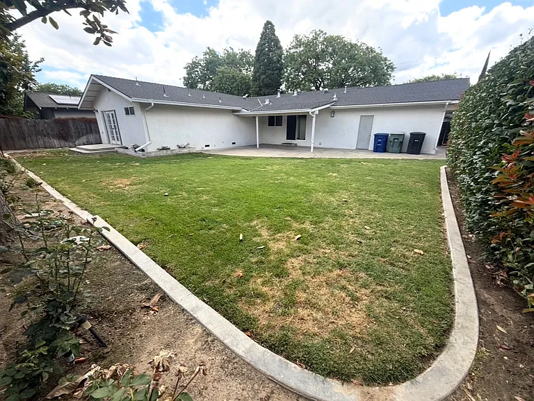 Sonoma Ave — Photo 12