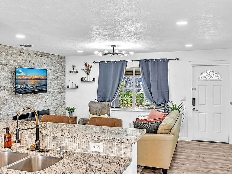 4633 SW 28th Ave — Photo 30