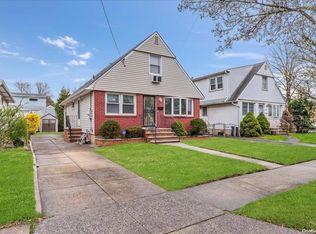 1024 Cherry Ln, Floral Park, NY 11001
