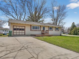 1109 Ridgewood Blvd, Waverly, IA 50677