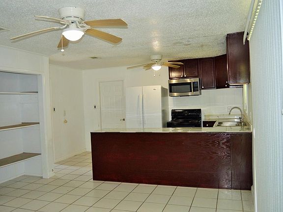4th image of 2328 Greenway Dr