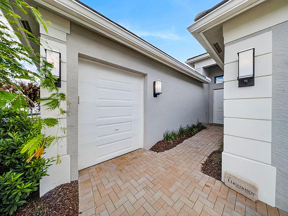 4th image of 11949 SW Coral Cove Parkway