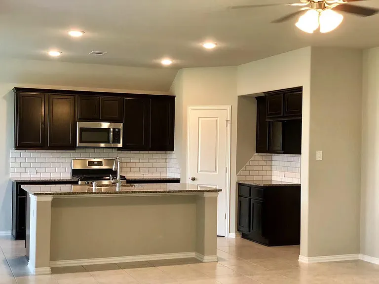 8411 Remington Bluff Ln — Photo 7